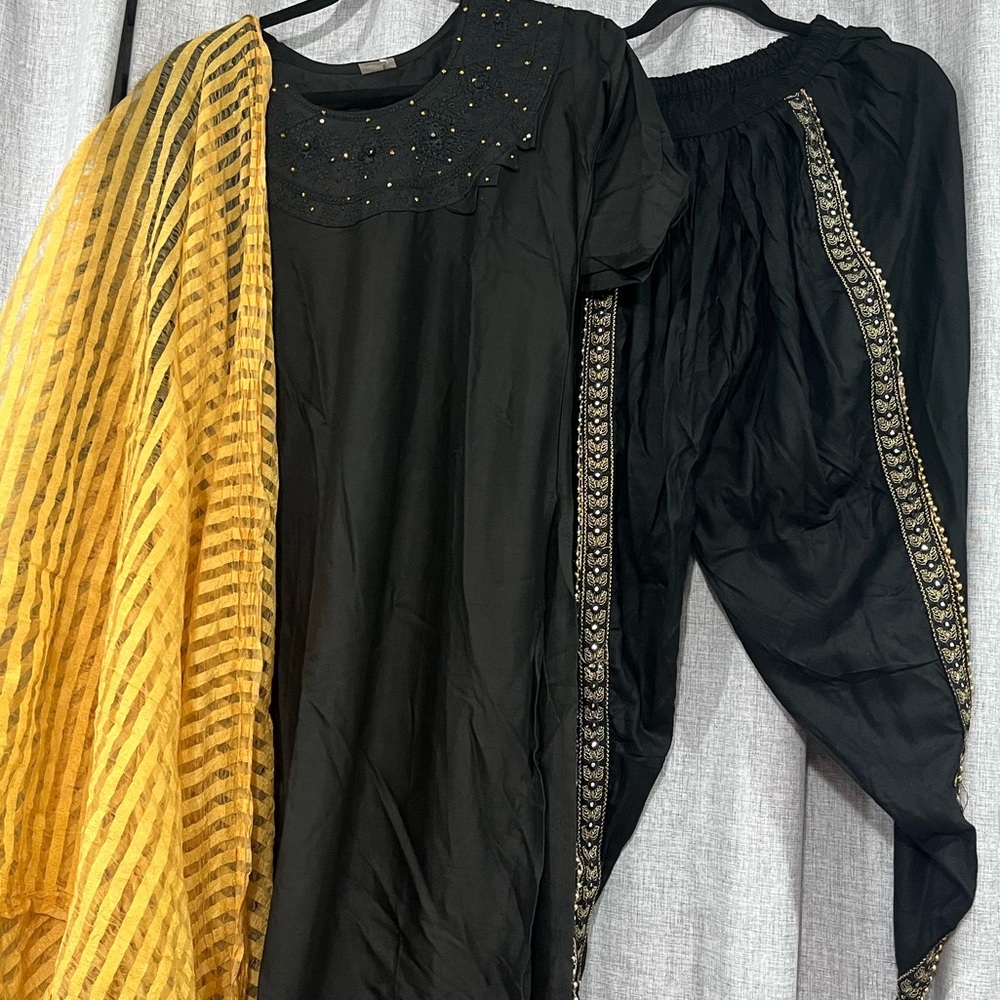 Salwar suit